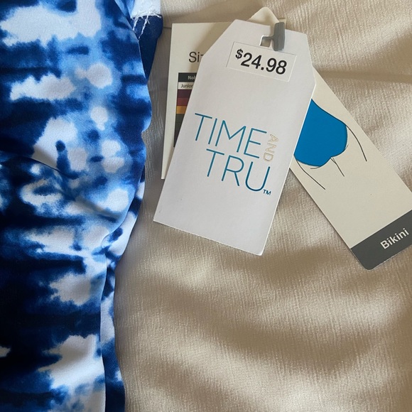 Bathing suit - Picture 2 of 3